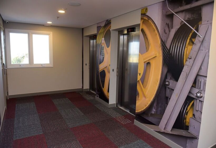 Отель Ibis Tatui