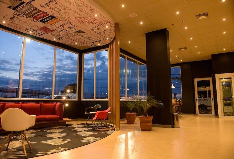 Отель Ibis Tatui