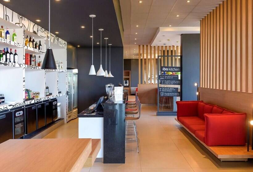 Отель Ibis Tatui