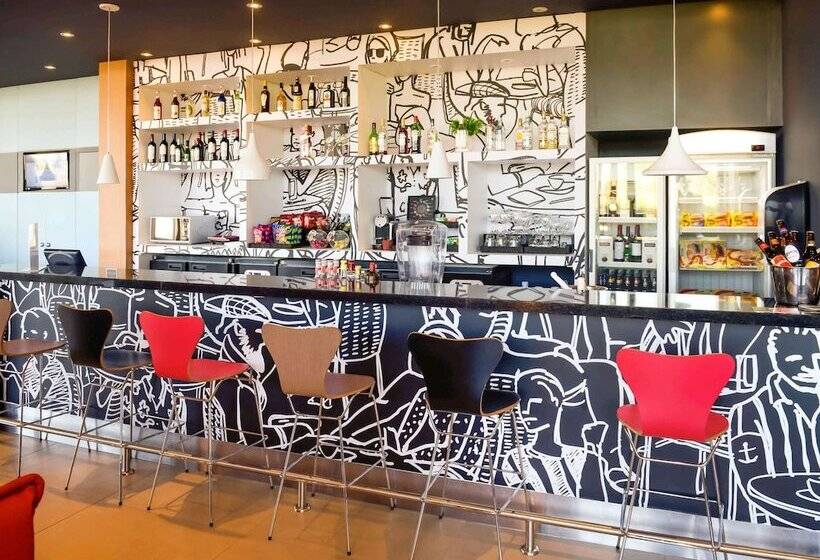 Отель Ibis Tatui