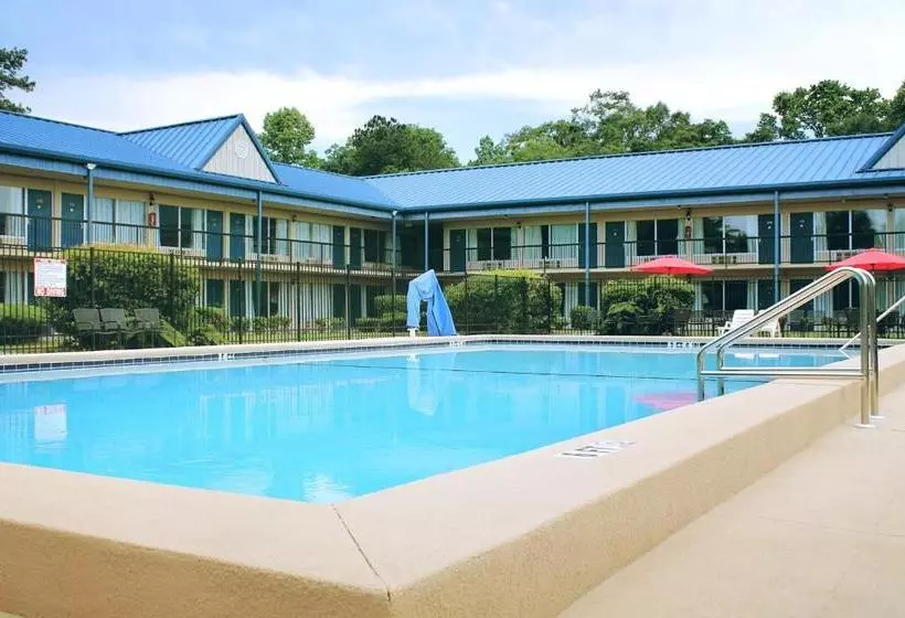 Hotelli Residence Hub Inn And Suites