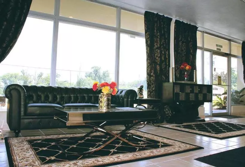 Hotelli Residence Hub Inn And Suites