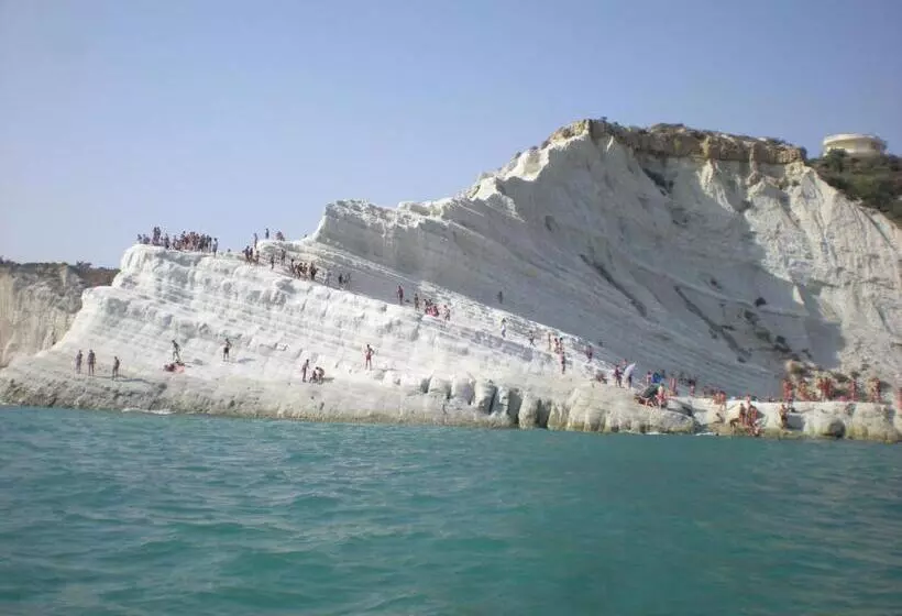 تختخواب و صبحانه Un Tuffo Alla Scala Dei Turchi