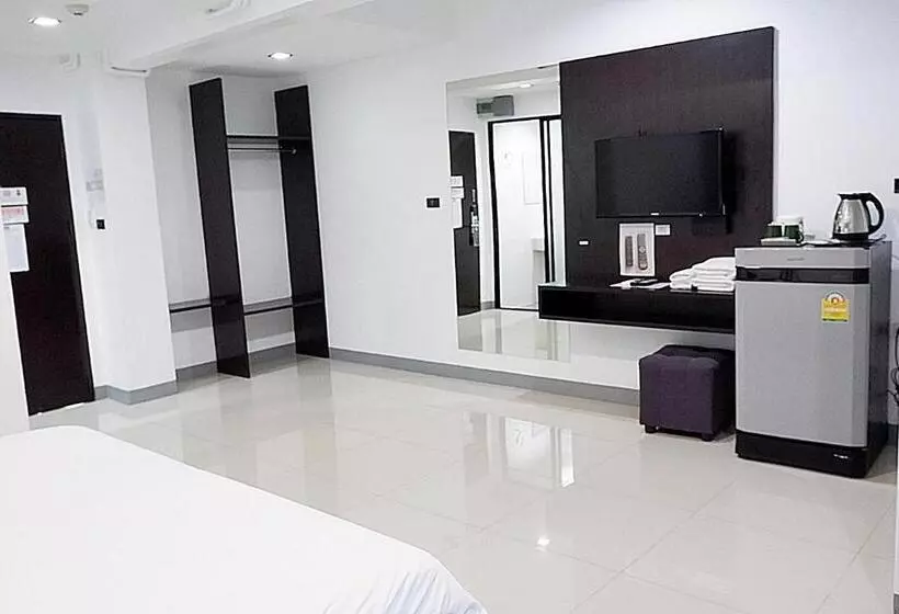 Izen Budget Hotel & Residence