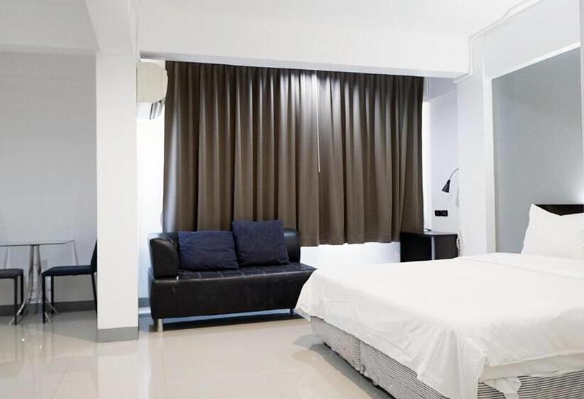 Izen Budget Hotel & Residence