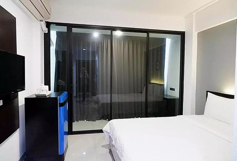 Izen Budget Hotel & Residence