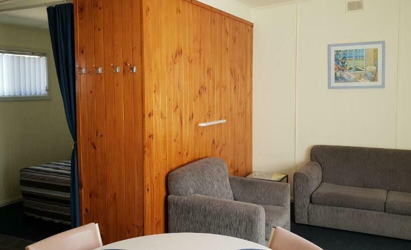 هتل Modra's Apartments