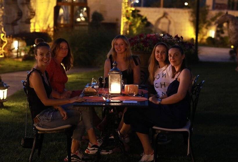 فندق Seraphim Cave Suites & Spa