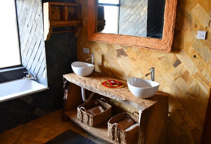 هتل Serengeti Safari Lodge