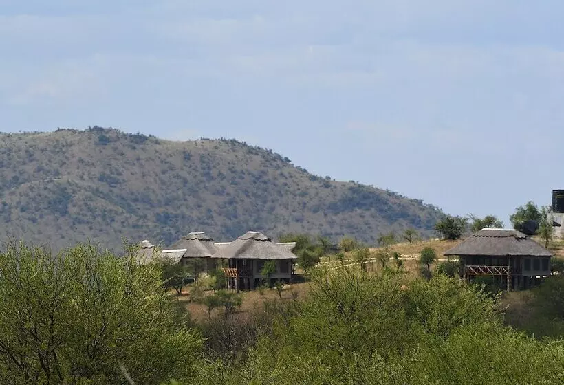 هتل Serengeti Safari Lodge