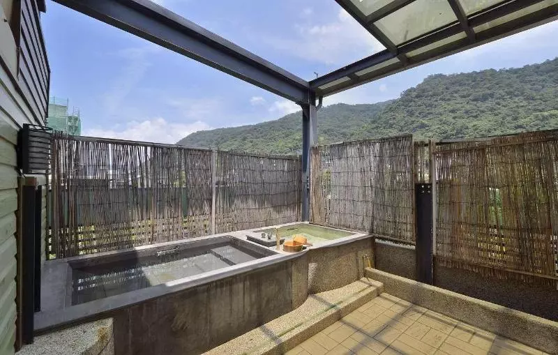 هتل A San Hot Spring