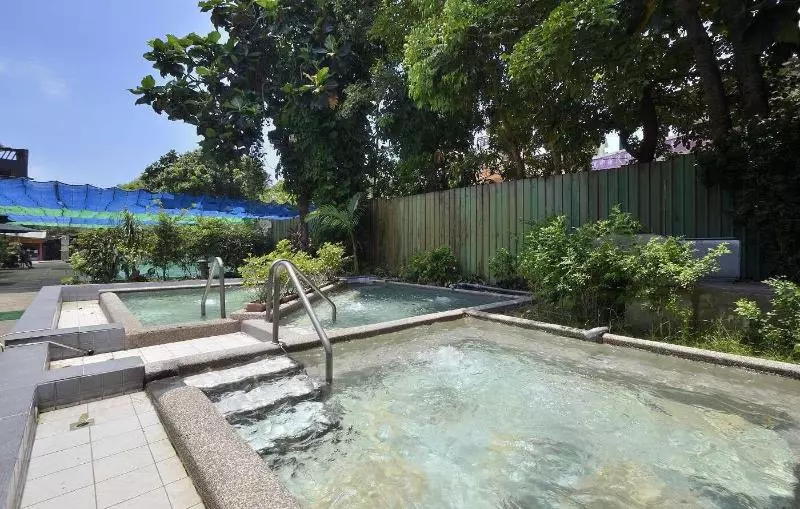 هتل A San Hot Spring