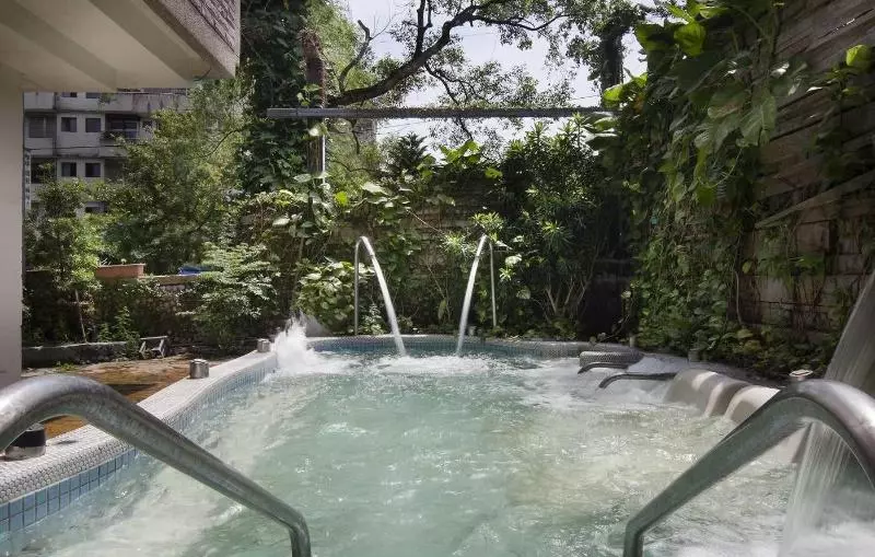 هتل A San Hot Spring