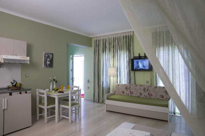 Fotos del hotel Elia Stalos Apartments:  14