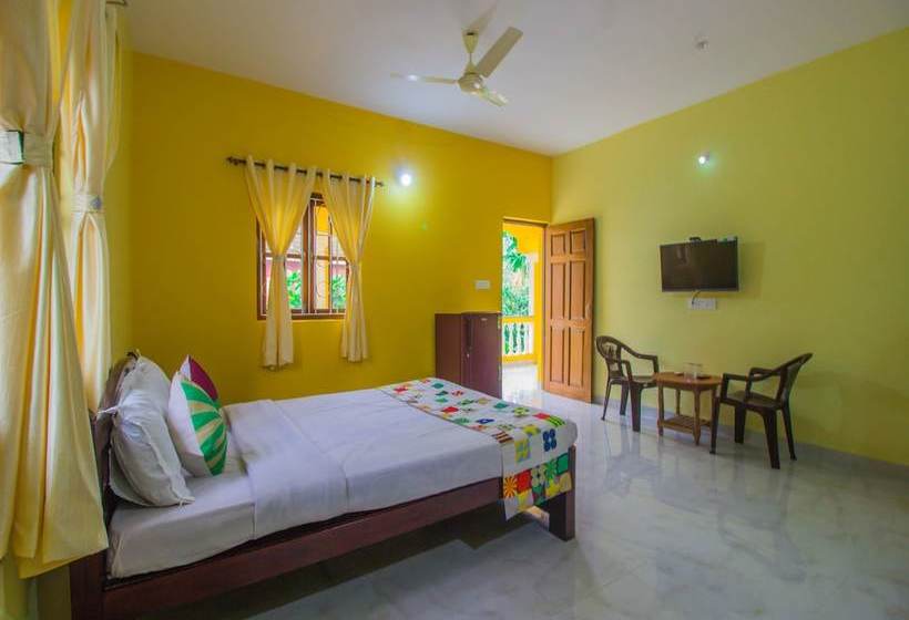 Hotel Oyo 16401 Home Colorful Studio Calangute Beach