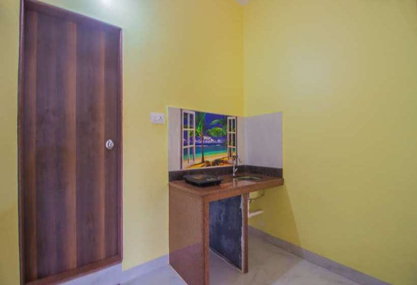 Hotel Oyo 16401 Home Colorful Studio Calangute Beach