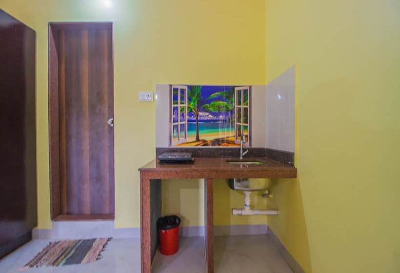 Hotel Oyo 16401 Home Colorful Studio Calangute Beach