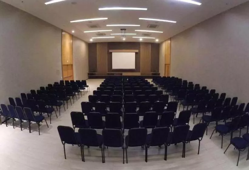 Hotelli Promenade Soho Campos Dos Goytacazes