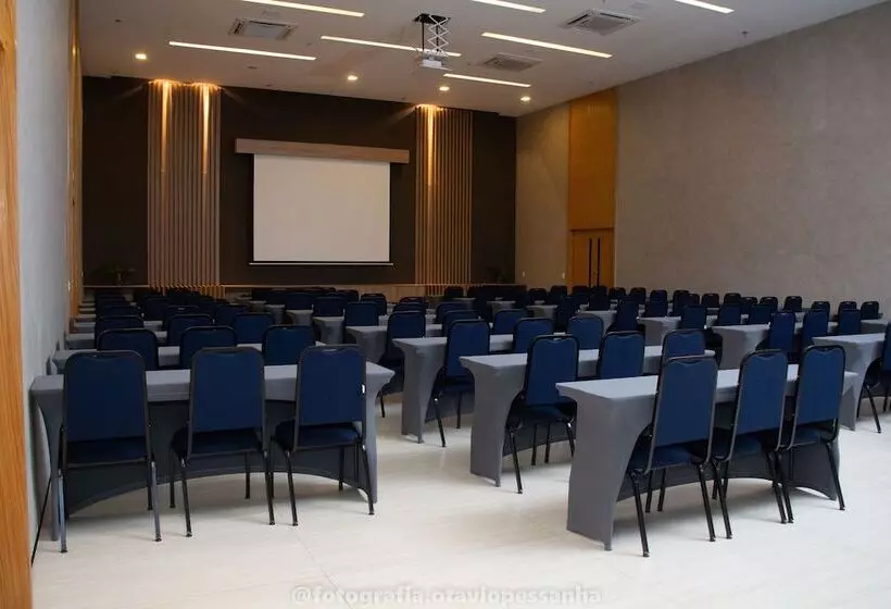 Hotelli Promenade Soho Campos Dos Goytacazes