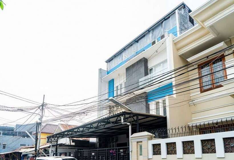 בית מלון כפרי Reddoorz @ Kebon Kacang