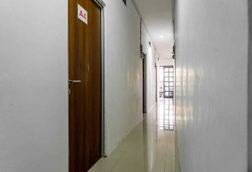 בית מלון כפרי Reddoorz @ Kebon Kacang