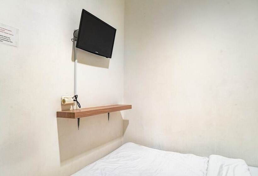 בית מלון כפרי Reddoorz @ Kebon Kacang