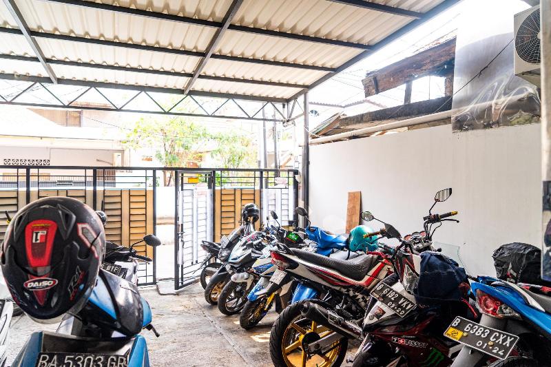 בית מלון כפרי Reddoorz @ Kebon Kacang