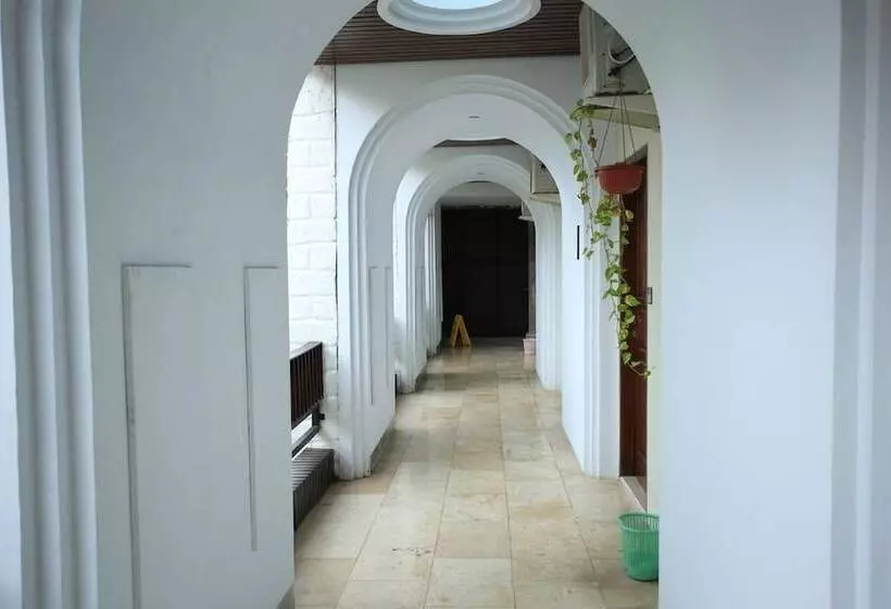 ホテル Reddoorz @ Padma Utara