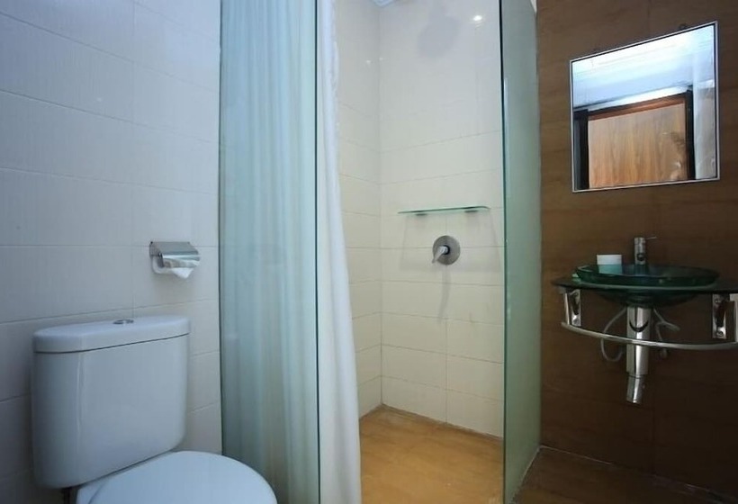 בית מלון כפרי Reddoorz @ Padma Utara