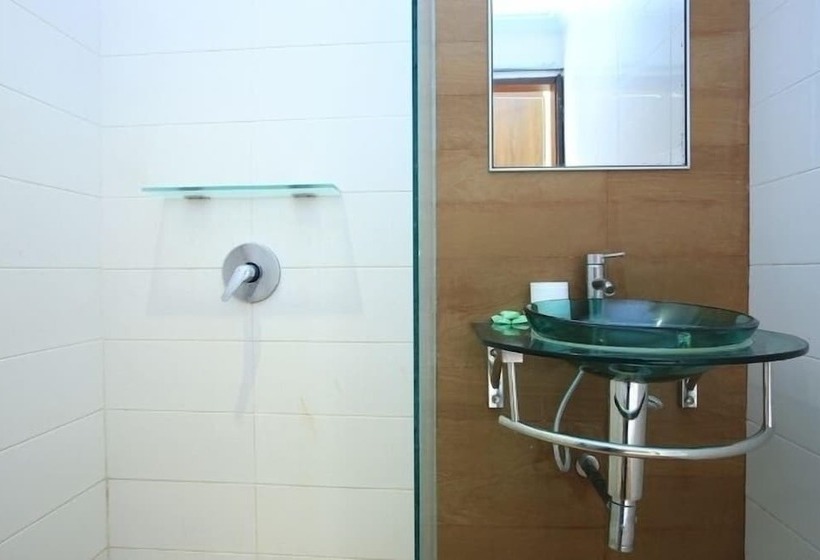 Otel Reddoorz @ Padma Utara