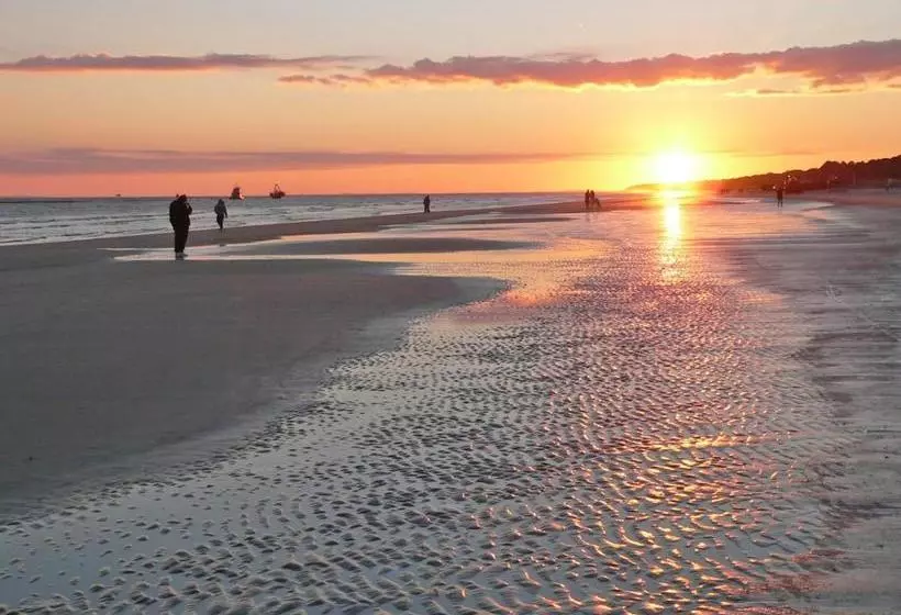 リゾートホテル Seawatch At Island Club