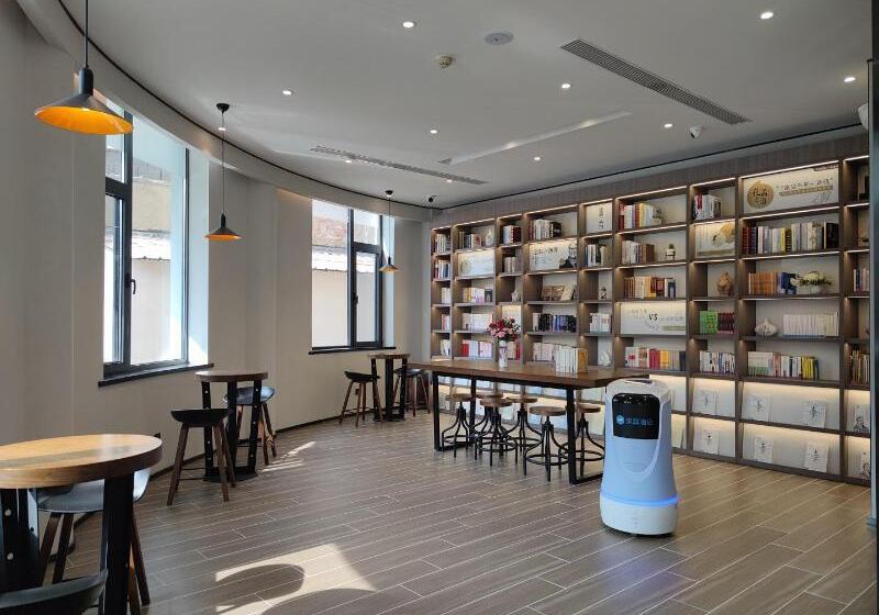 هتل Hanting Qingdao Xianggang Middle Road