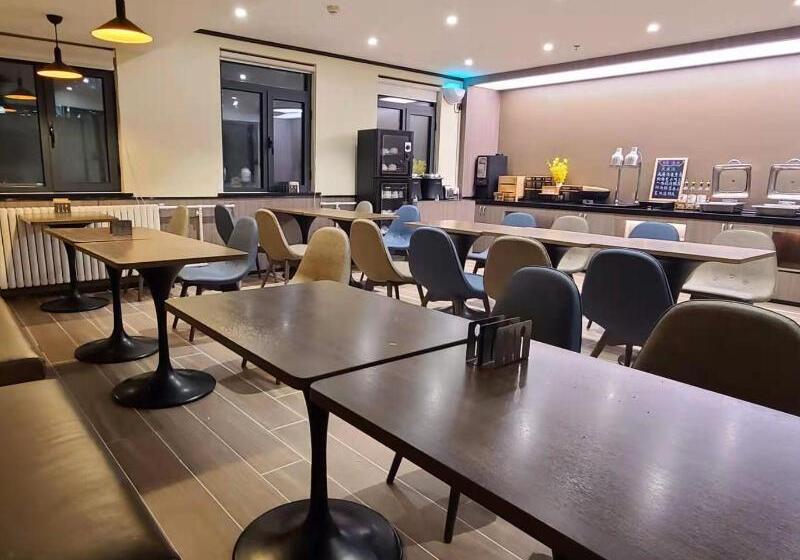 هتل Hanting Qingdao Xianggang Middle Road