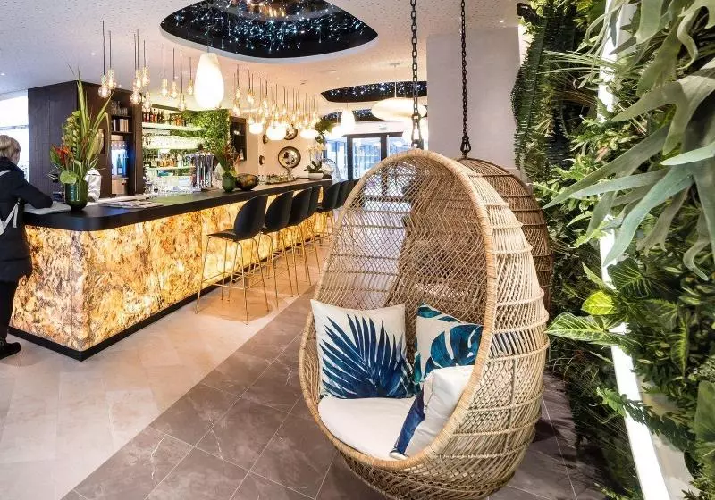 Hotelli Voco Strasbourg Centre   The Garden, An Ihg