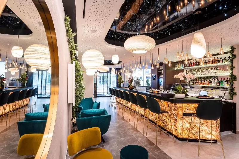 Hotelli Voco Strasbourg Centre   The Garden, An Ihg