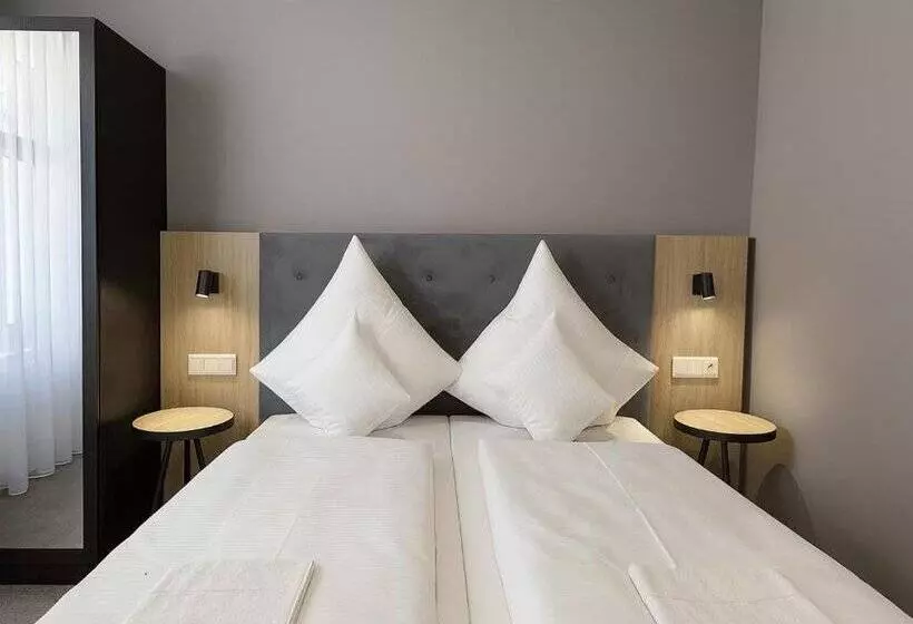 Hotelli Hi Grand City