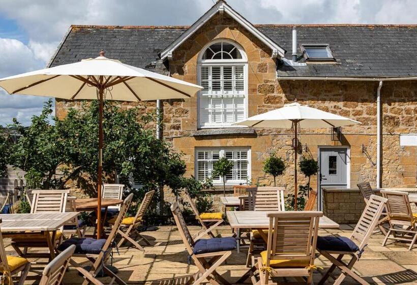 旅馆 The Queens Arms