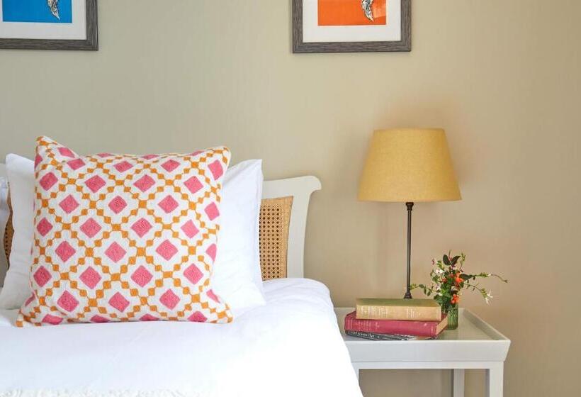 旅馆 The Queens Arms