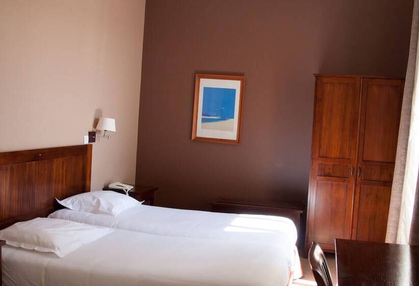 Отель Domaine Du Pont De L'eyre