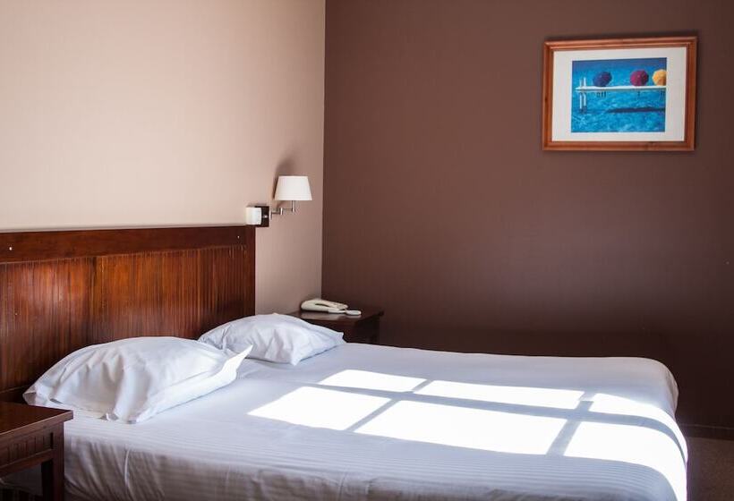 Отель Domaine Du Pont De L'eyre