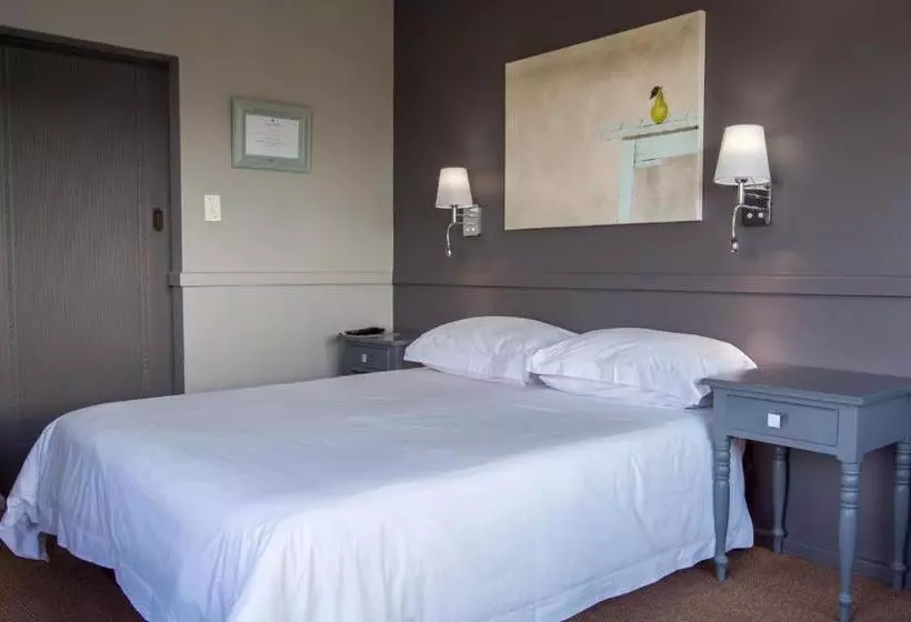 Majatalo Edward Charles Manor