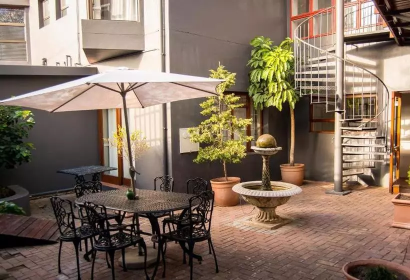 Majatalo Edward Charles Manor