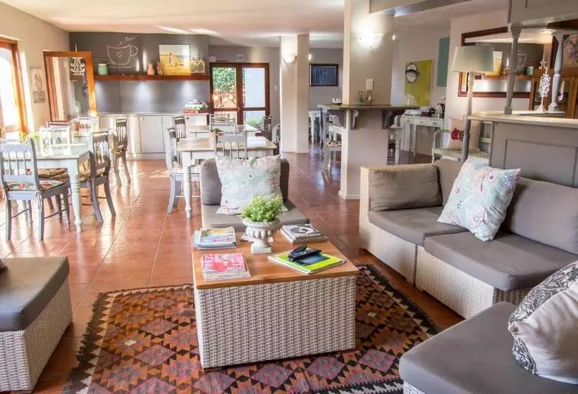 Majatalo Edward Charles Manor