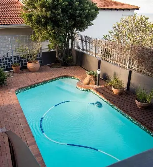 Majatalo Edward Charles Manor