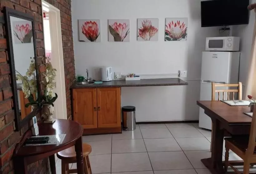 Majatalo Lily Guesthouse