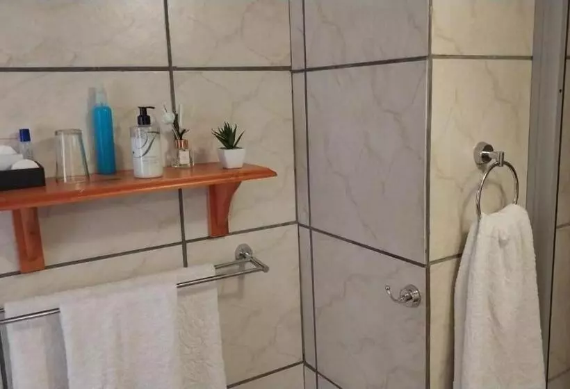 Majatalo Lily Guesthouse