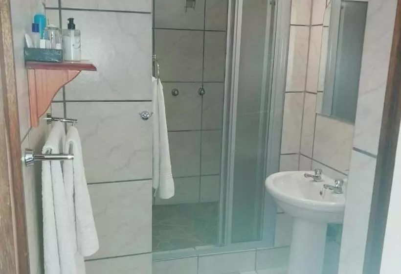 Majatalo Lily Guesthouse