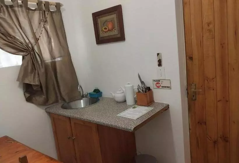 Majatalo Lily Guesthouse