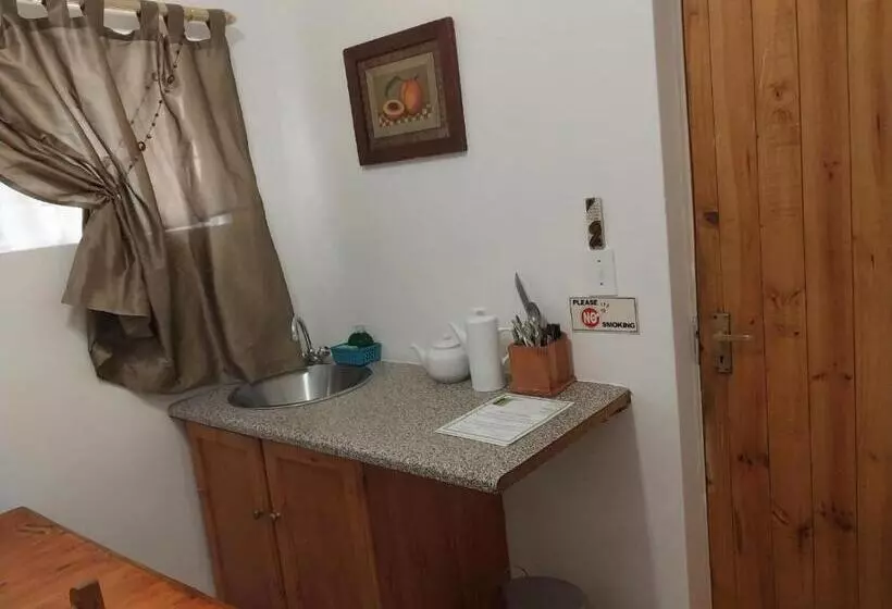 Majatalo Lily Guesthouse