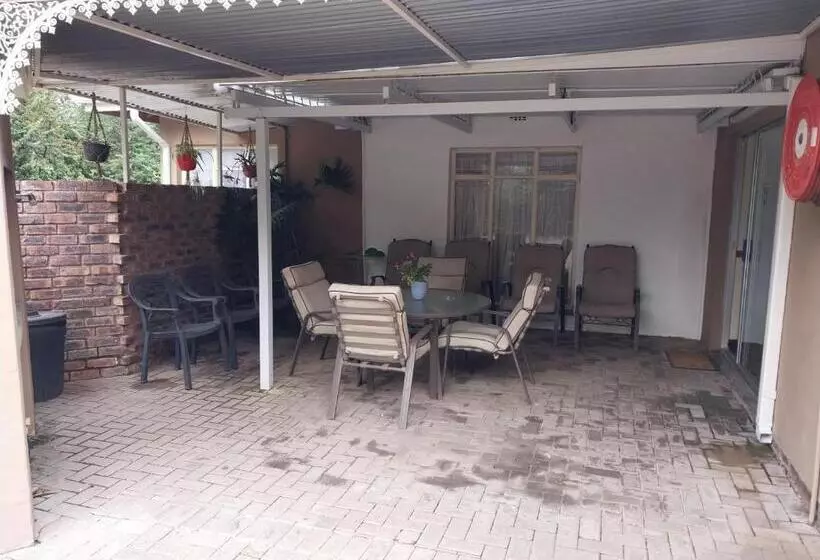 Majatalo Lily Guesthouse